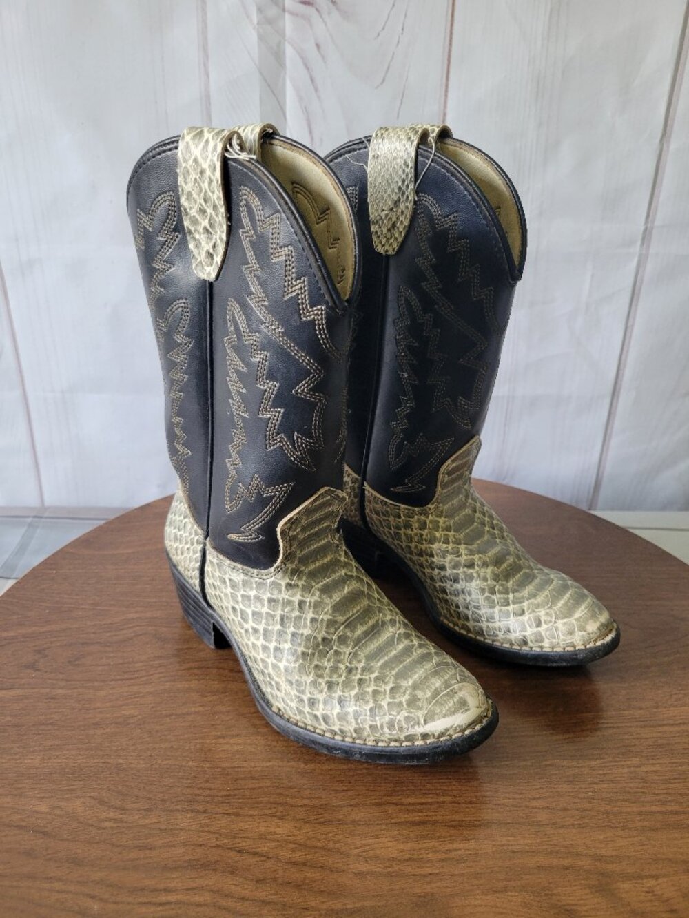 Texas Western Cowboy Boots Boy/Girl Kids Sz13 Made in USA Snakeskin pattern